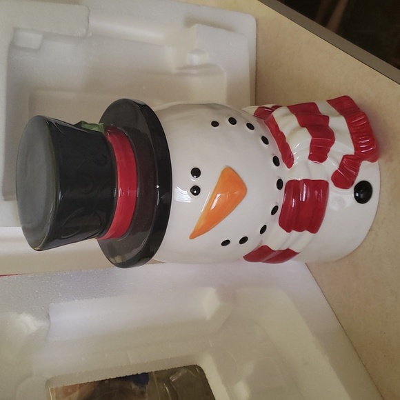 HOLIDAY SALE!!! LAST ONE LEFT - Ceramic snowman cookie jar - Picture 2 of 7